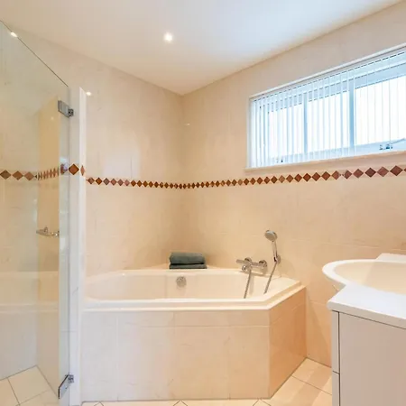 Semesterbostad De Steeneik