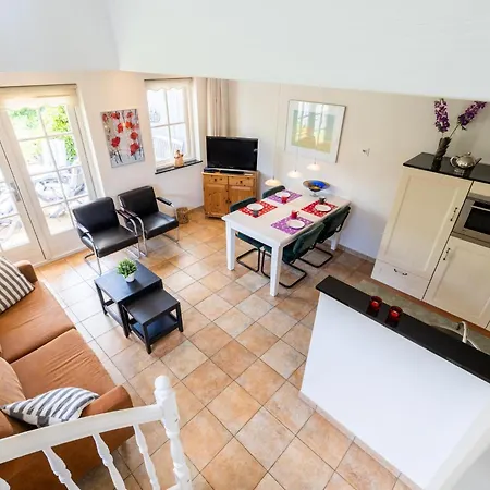 Semesterbostad De Steeneik