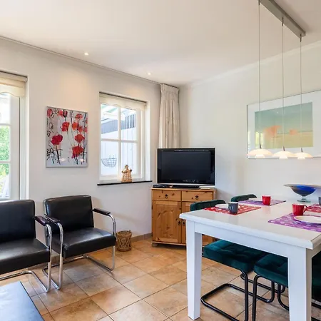 Semesterbostad De Steeneik *