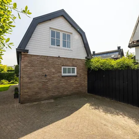 De Steeneik Semesterbostad