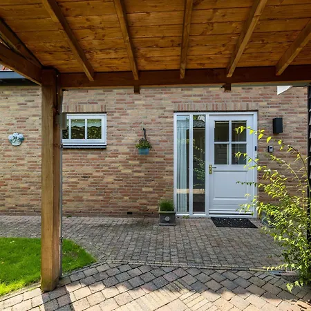 Semesterbostad De Steeneik Bergen